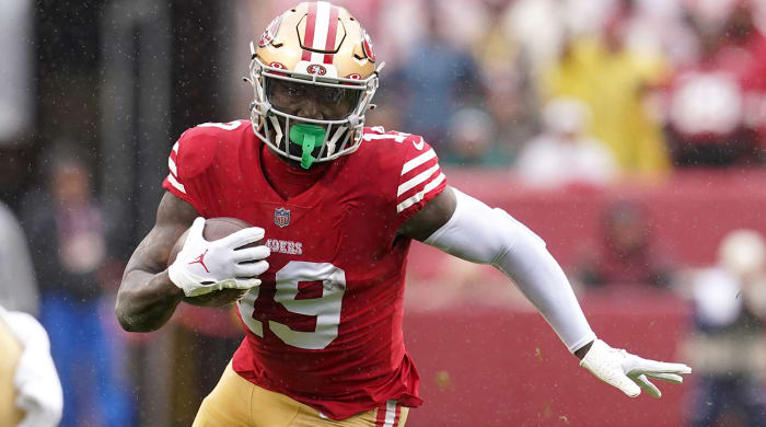 49ers wide receiver Deebo Samuel (19) runs after a catch in the first quarter during a wild-card game against Seattle Seahawks at Levi’s Stadium.